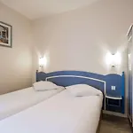 Hotel The Originals City, Des Arènes,
