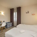 Hotel The Originals City, Des Arènes, Saintes