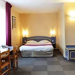 Hotel The Originals City, Des Arènes, Saintes
