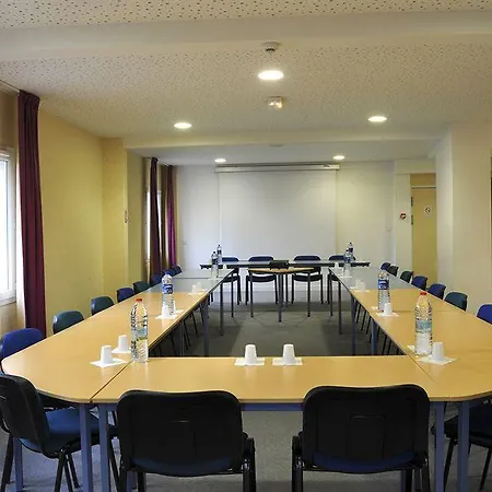 Hotel The Originals City, Des Arenes,