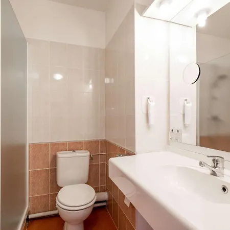 Hotel The Originals City, Des Arenes, Saintes