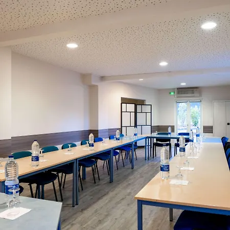 Hotel The Originals City, Des Arenes, 3*