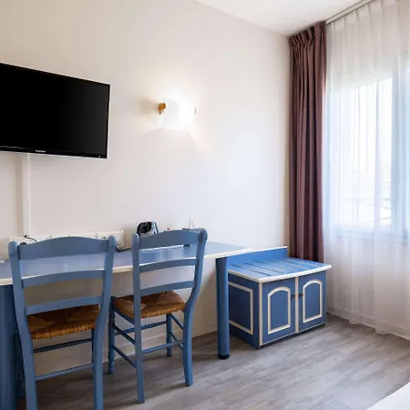 Hotel The Originals City, Des Arenes,