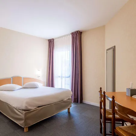 Hotel The Originals City, Des Arenes,