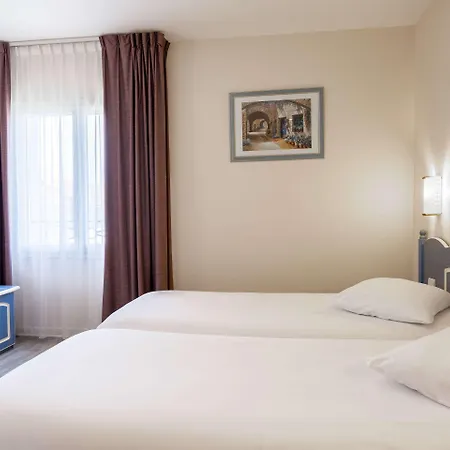 Отель The Originals City, Des Arenes, 3*