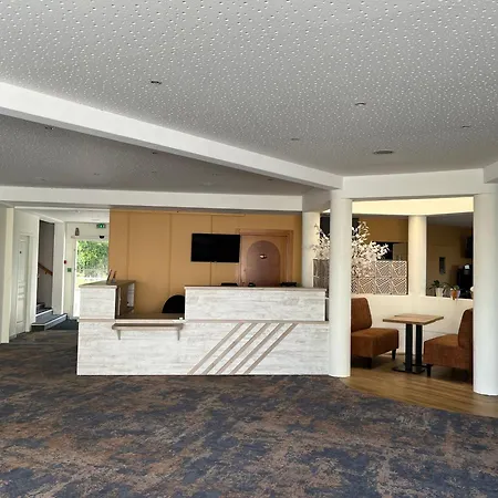 Ξενοδοχείο The Originals City, Des Arenes,