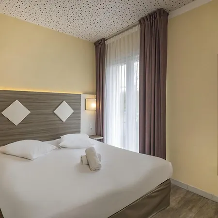 Hotel The Originals City, Des Arenes,