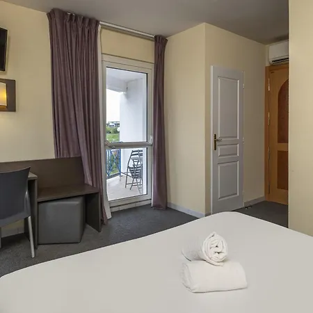 Hotel The Originals City, Des Arenes, 3*