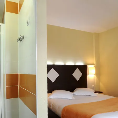 Hotel The Originals City, Des Arenes, Saintes