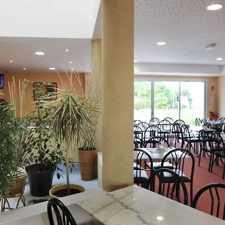 The Originals City, Des Arenes, Hotel