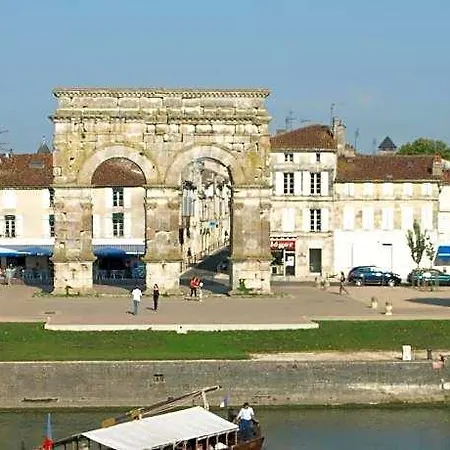Otel The Originals City, Des Arenes,