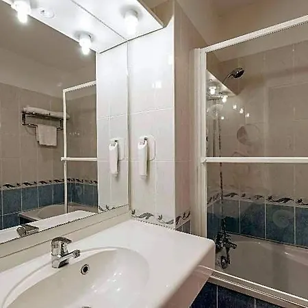 Otel The Originals City, Des Arenes,