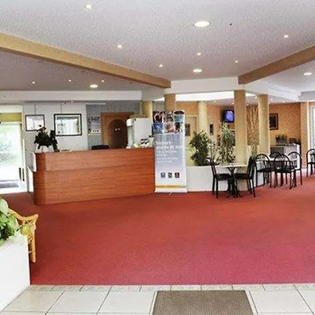 Hotel The Originals City, Des Arenes,