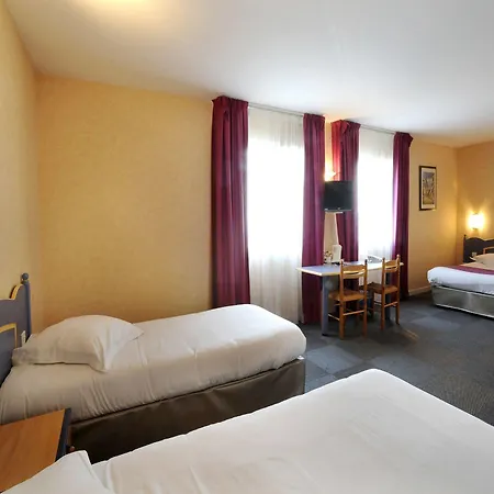 Hotel The Originals City, Des Arenes, Saintes
