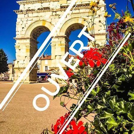 The Originals City, Des Arenes, Saintes