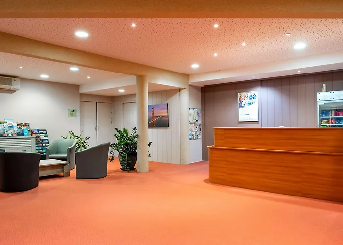 Hotel The Originals City, Des Arenes, 3*