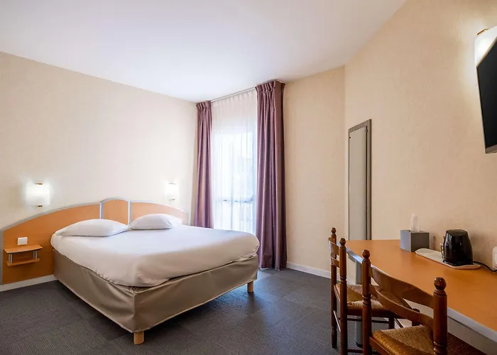 Hotel The Originals City, Des Arenes,