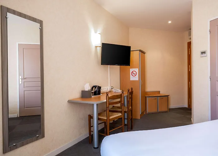 Hotel The Originals City, Des Arenes,