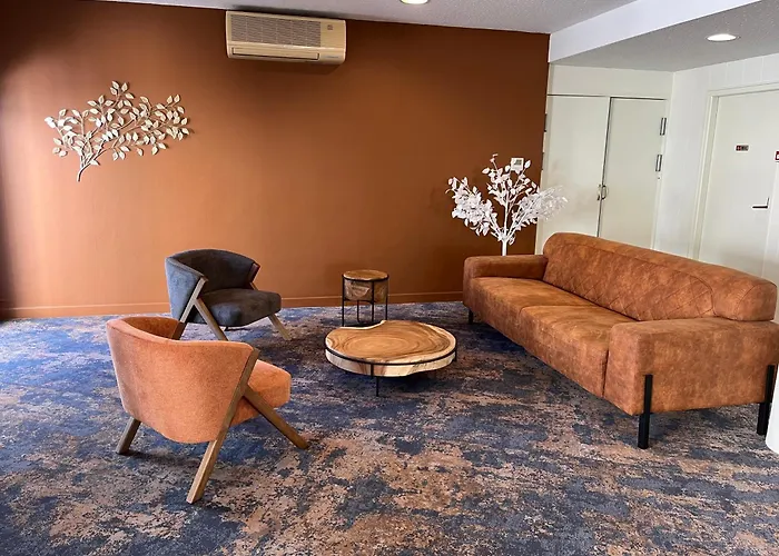 Hotel The Originals City, Des Arenes, 3*