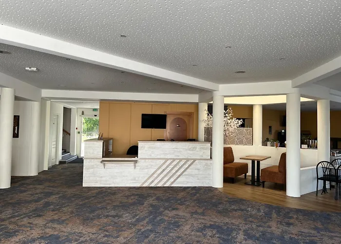 Ξενοδοχείο The Originals City, Des Arenes,