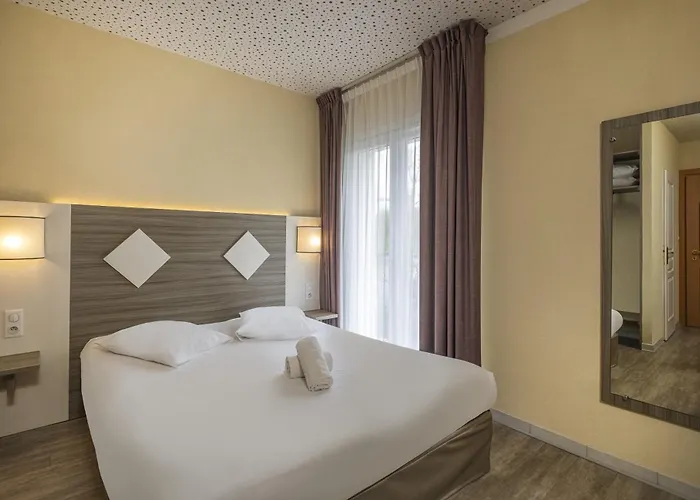 Hotel The Originals City, Des Arenes,