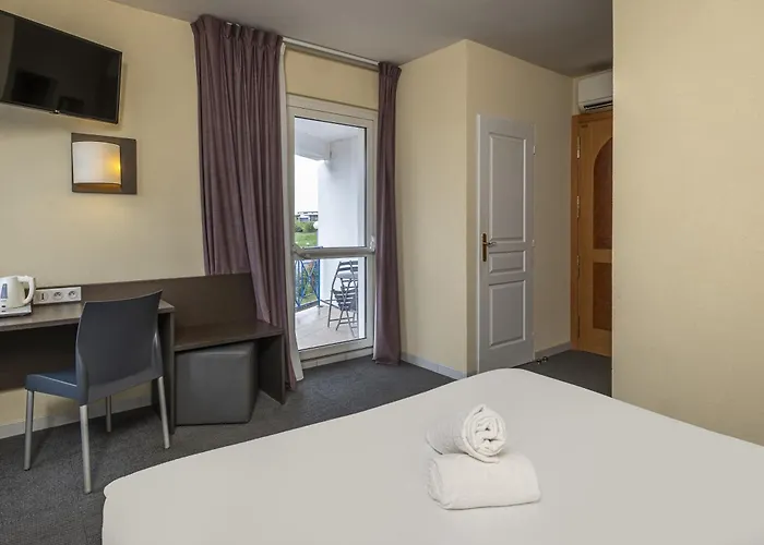 Hotel The Originals City, Des Arenes, 3*