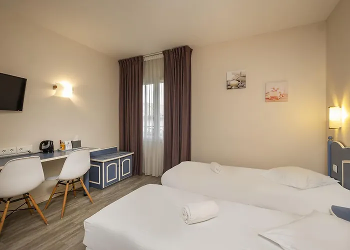 Hotel The Originals City, Des Arenes, Saintes