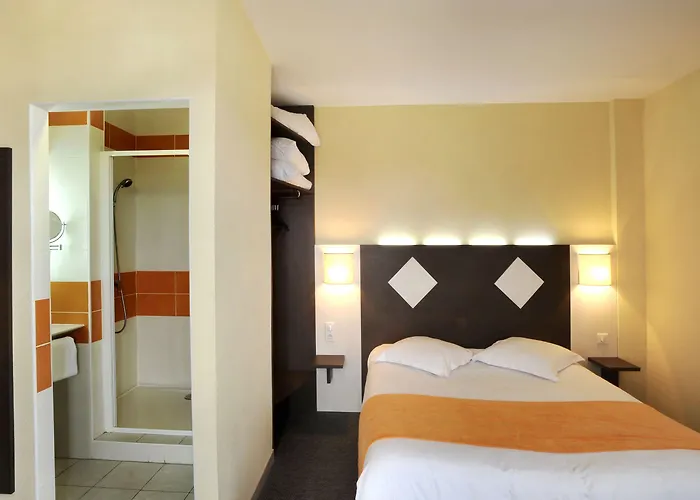 Hotel The Originals City, Des Arenes, Saintes