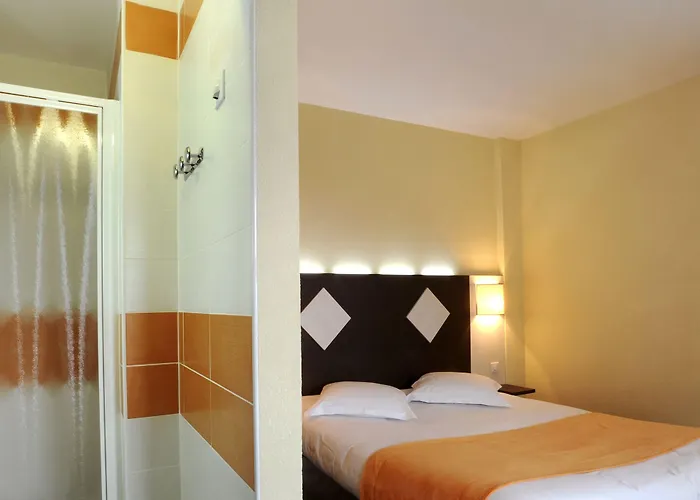 Hotel The Originals City, Des Arenes, Saintes