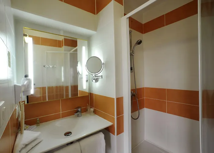 Hotel The Originals City, Des Arenes,