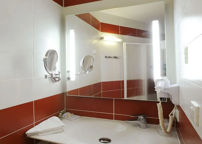 Hotel The Originals City, Des Arenes, 3*