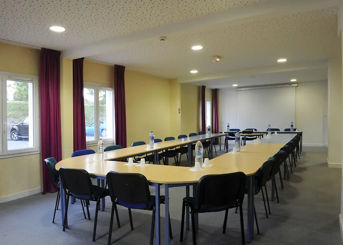 Hotel The Originals City, Des Arenes, Saintes