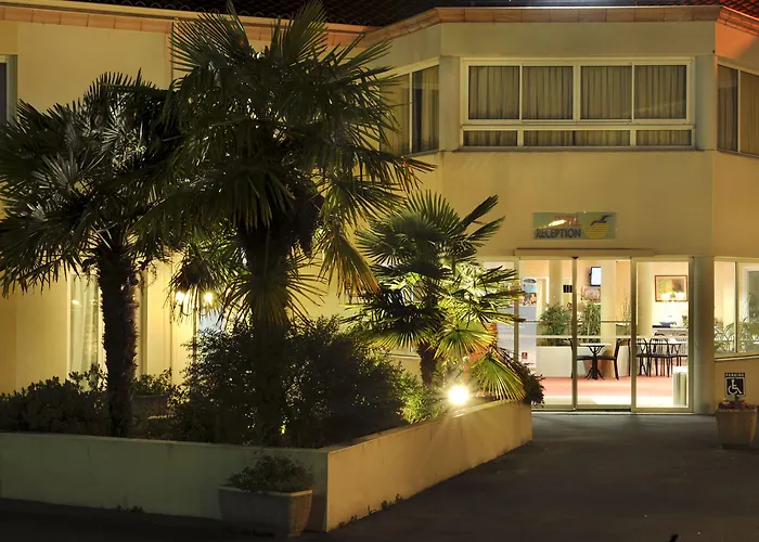 Hotel The Originals City, Des Arenes,