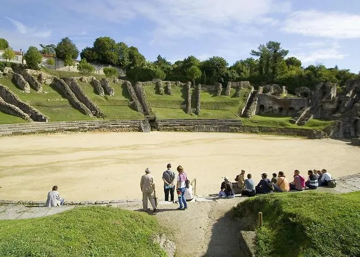 Ξενοδοχείο The Originals City, Des Arenes,