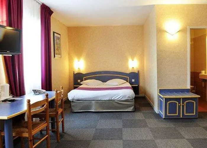 Hotel The Originals City, Des Arenes, Saintes